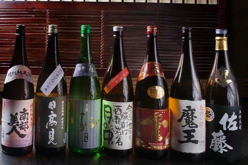 お料理によく合う、ビール、焼酎、ウイスキー、ハイボール、日本酒など、常時30種類のお酒を用意しております。